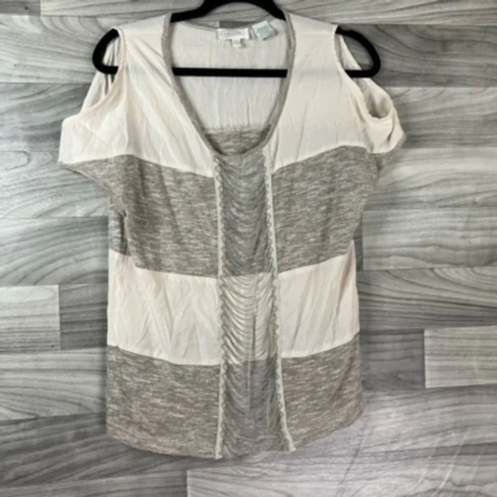 Miss Me Womens Blouse Gray Marled Stripe Scoop Neck Cold Shoulder Draped Chain M